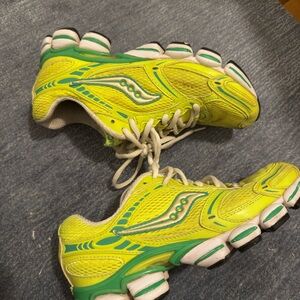 SAUCONY RUNNING SHOES